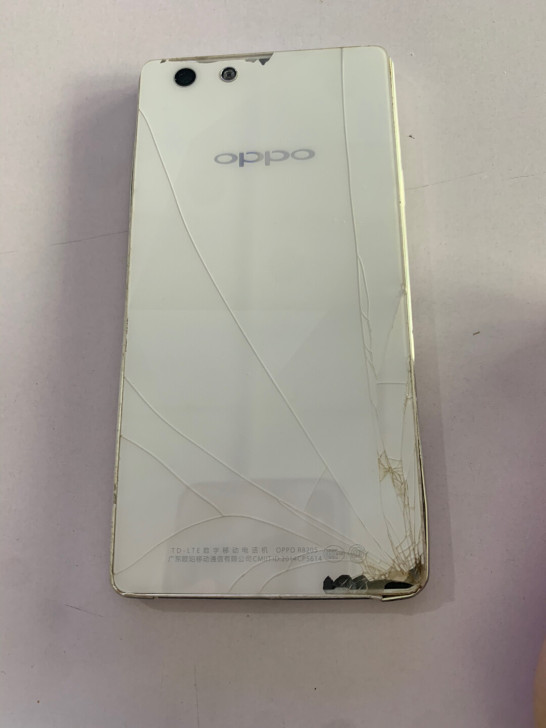 OppoR8205手机 插电显示电量过低，...