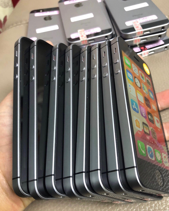 iPhone SE 32G 全原装几乎全新...