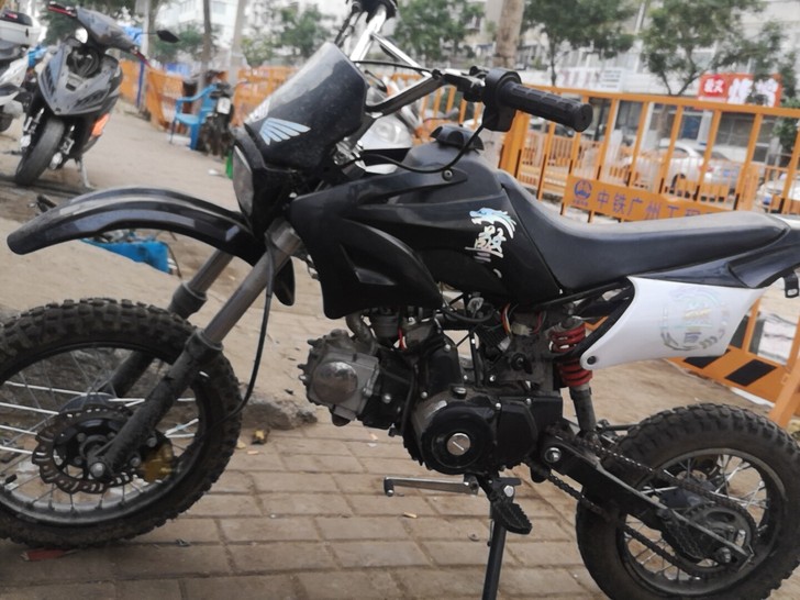 买了一个星的越野小的110发动机800一口价