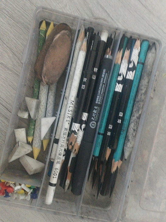 联考考场必备素描工具。