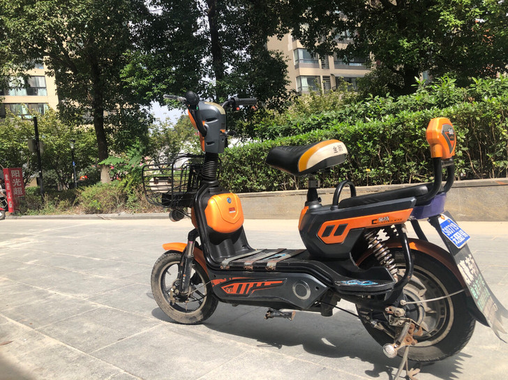 电动车是个人的，转让原因很简单，自己用不到...