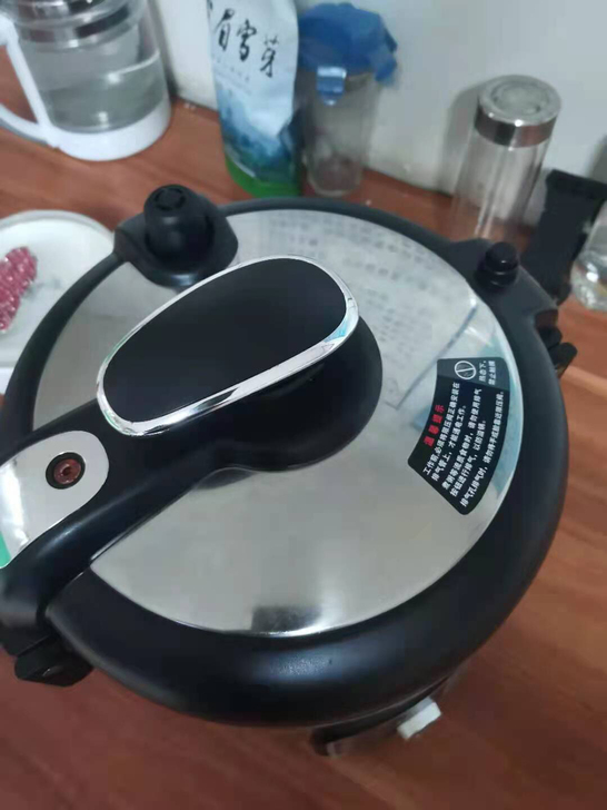 99新苏泊尔电压力锅，加热十几分钟断续报E...