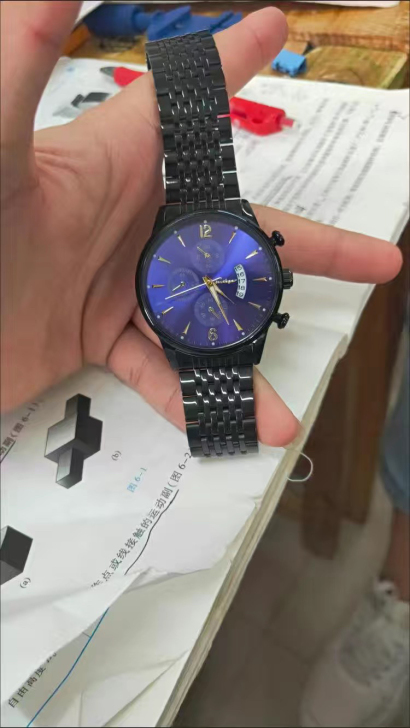 女友送的dw手表分了现在低价出售赶紧下单现...