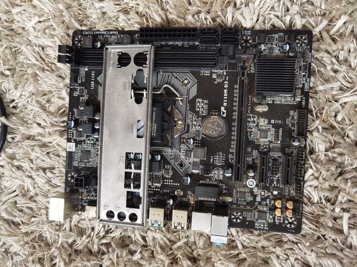 h110m-d3主板一个。测试完好。成色如...
