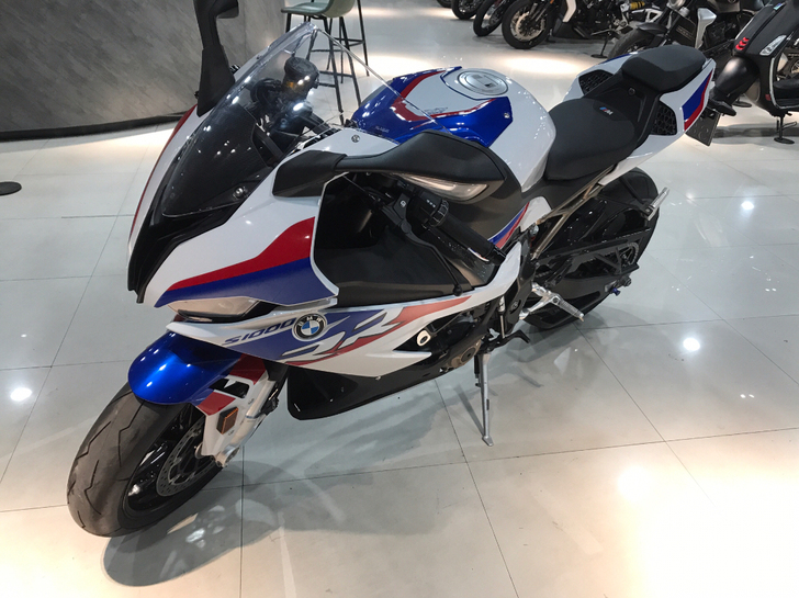 21年宝马M1000RR、已上牌2000公里