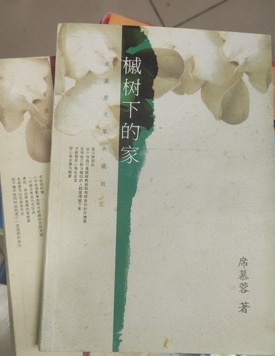 书九五新，买的时候较贵，两本三十来块钱。现...