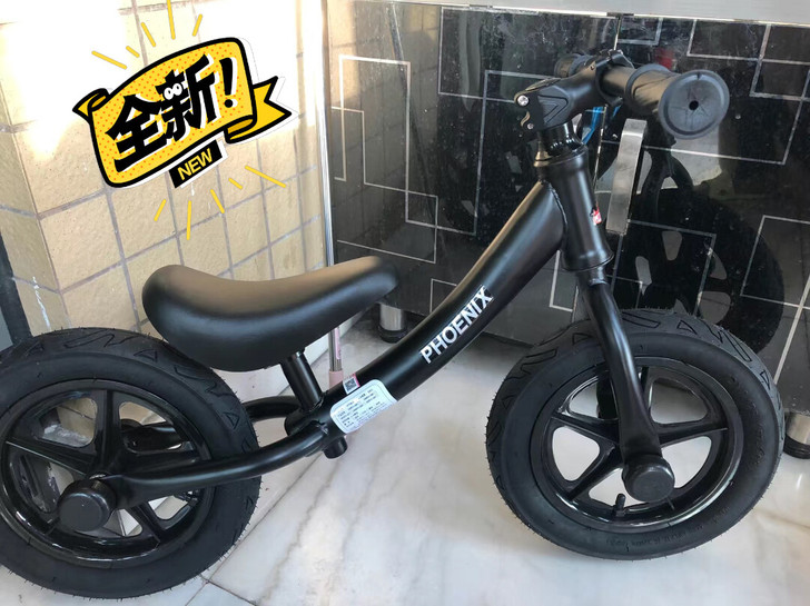 全新凤凰牌的平衡车，2.5岁就可以开了。实...