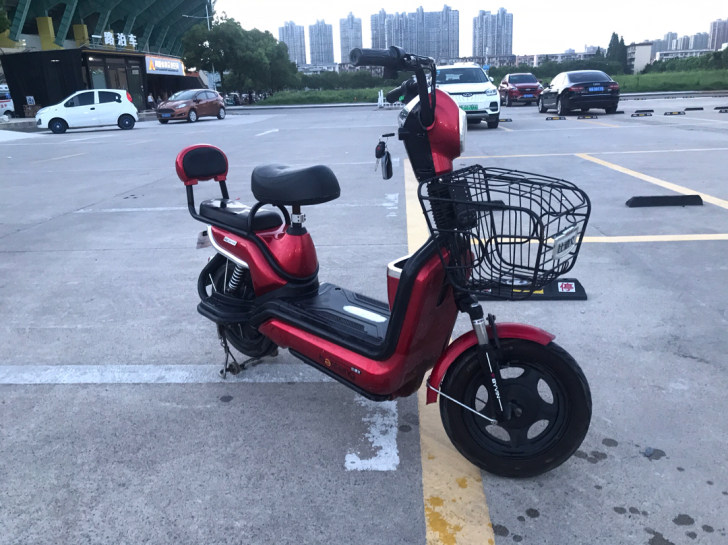 比德文电动车和雅迪一样高端