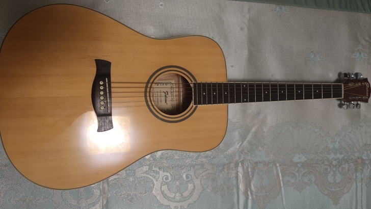 现出售富尔肯单板吉他，成色交新。原价110...