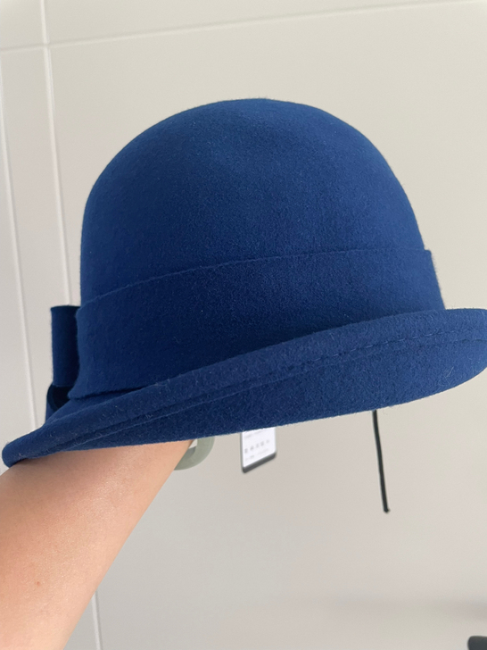 黄家蓝全羊毛礼帽，全新，当时买得有点大了，...