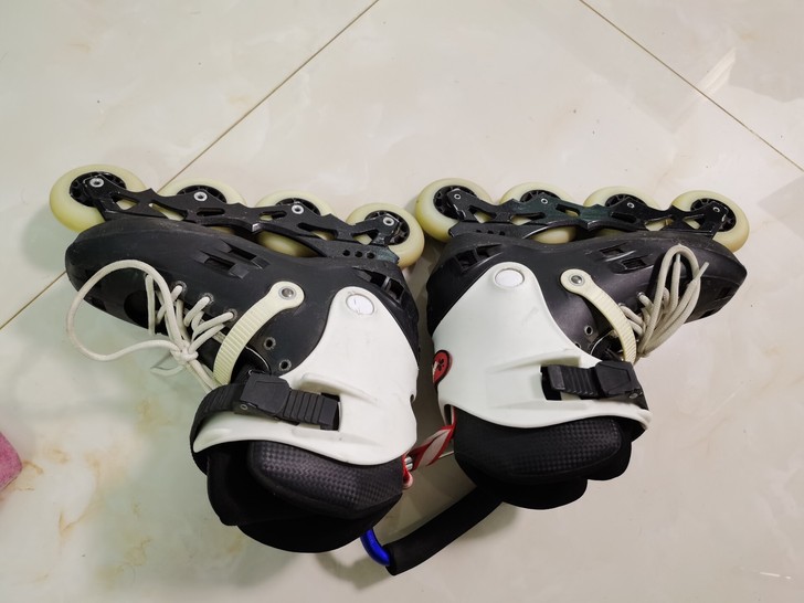 旱冰鞋单排,38码的,几年前买的,划几次后...