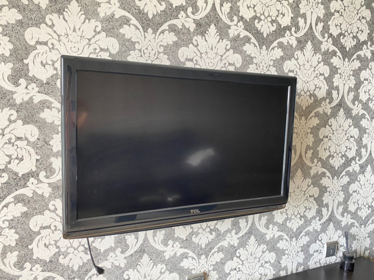 房子重装！清仓！TCL电视机，尺寸90＊6...