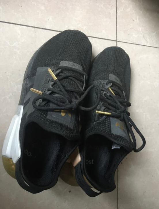 阿迪达斯三叶草FY1141,42码,上脚很...