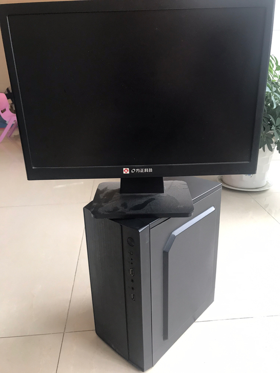 出套闲置电脑主机加19寸方正显示屏，适合居...