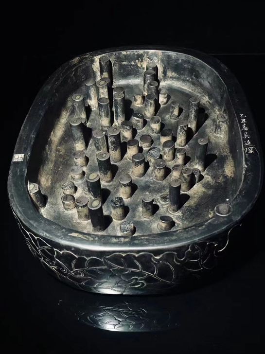 端砚，满工雕刻瓜形，砚形饱满圆润，雕刻精细...