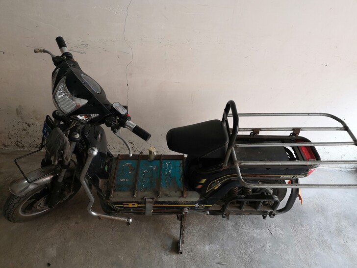 8成新凤凰牌电动车，带牌照，新换的黑金电池...