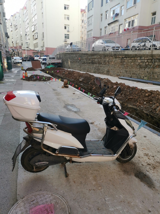 小刀电动车，成色很新，5块大电瓶，可跑40...