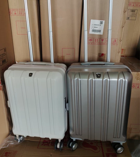 工厂清仓全新爱华仕20寸登机箱 材质：AB...