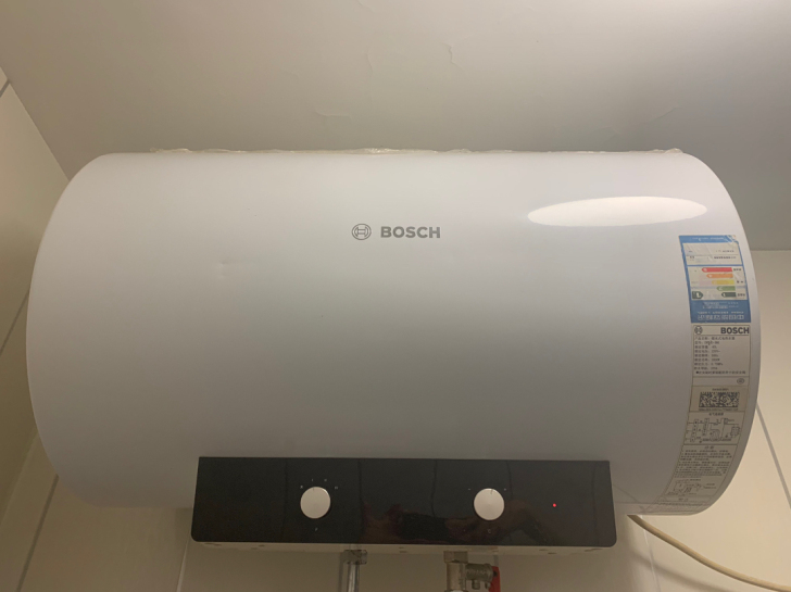 BOSCH热水器，九成新，不议价，不管拆装