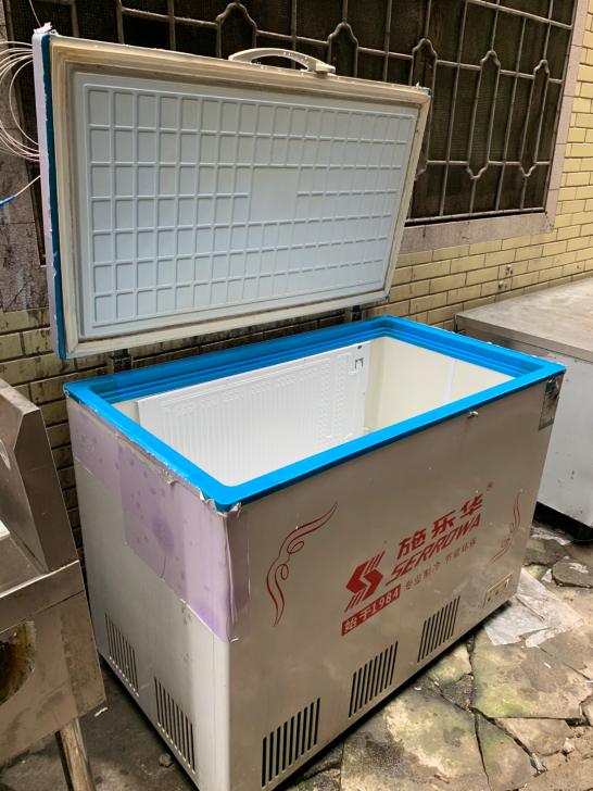 卧式冰柜冰箱，施乐华牌，容量336升，8成...