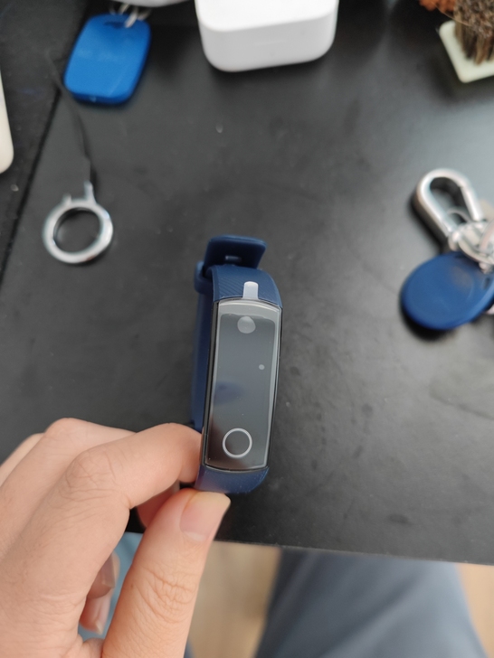 全新荣耀手环5，在京东以换代修过的，除了没...