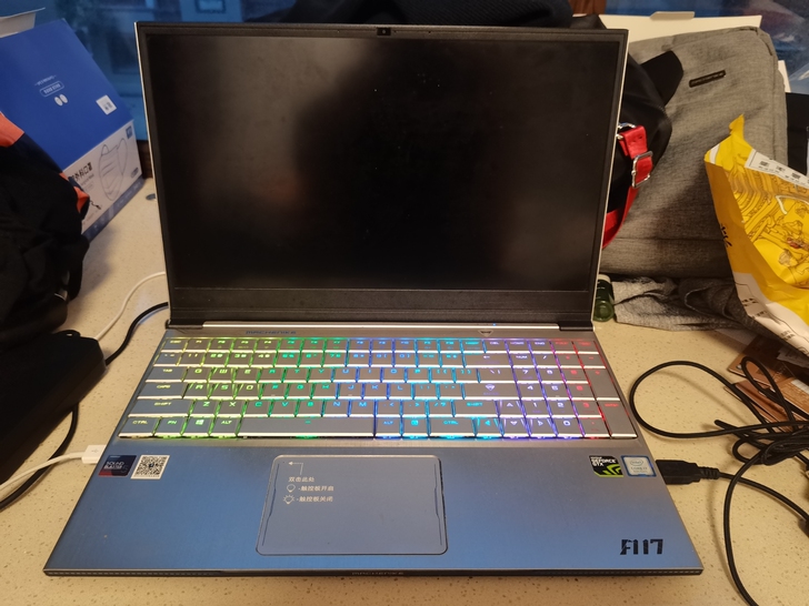 机械师f117  i7-8750u gtx...