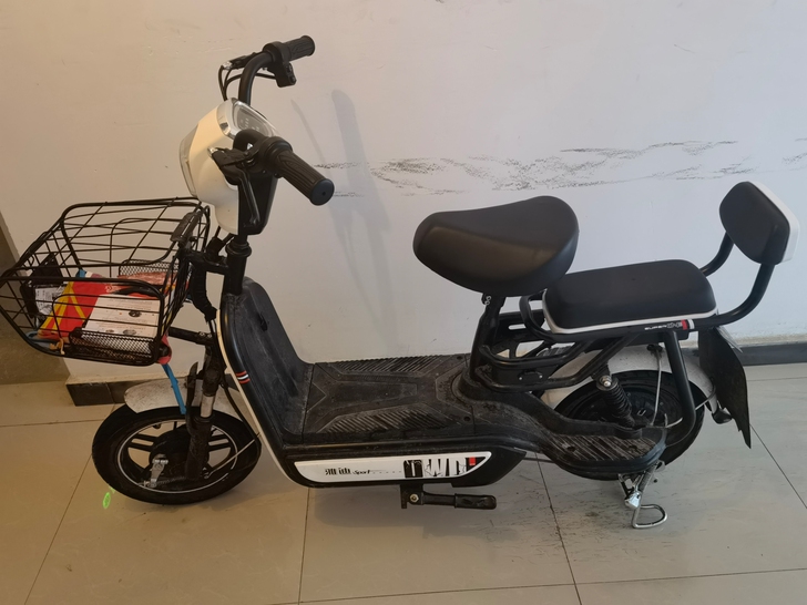 19年雅迪电动车,今天4月份刚换的4组电池...