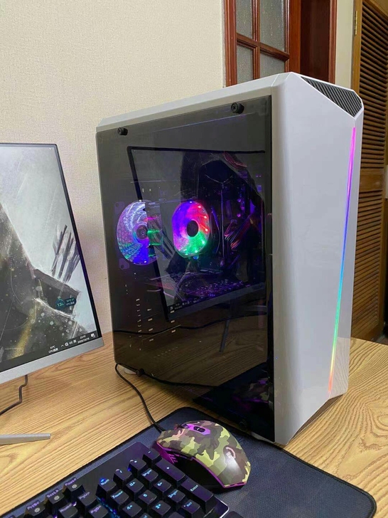 台式游戏电脑买的时候配置很高，玩游戏的一点...