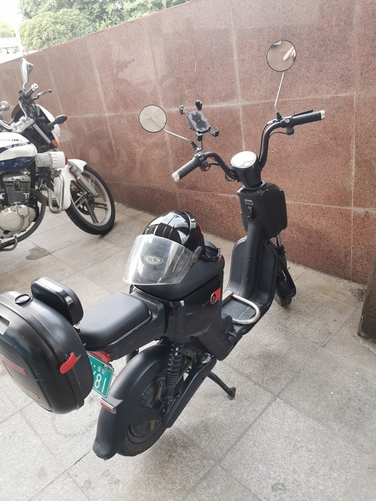 爱玛新国标电动车电池可提出充电