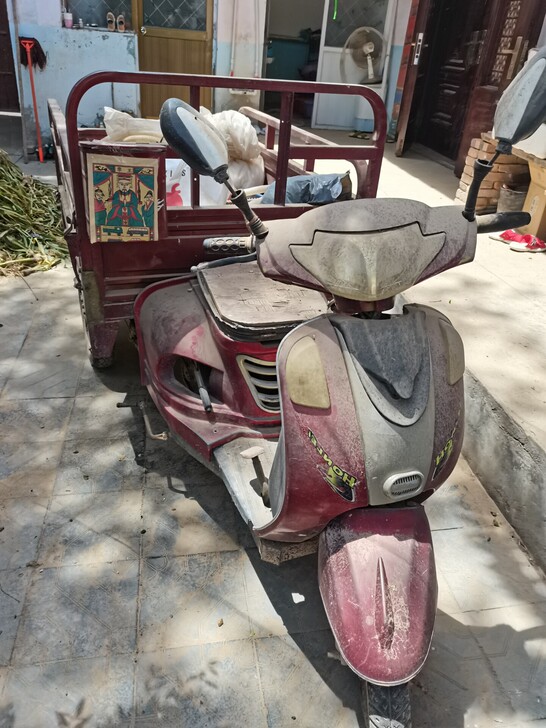 汽油三轮车，帮朋友出一台汽油三轮车，