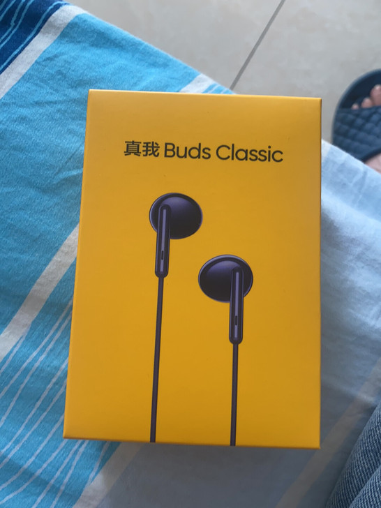 在真我pro送的耳机，未拆