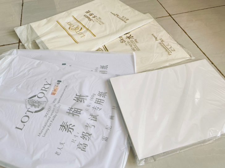 集训屯剩下的,两袋素描纸是全新的,刚拆封,...