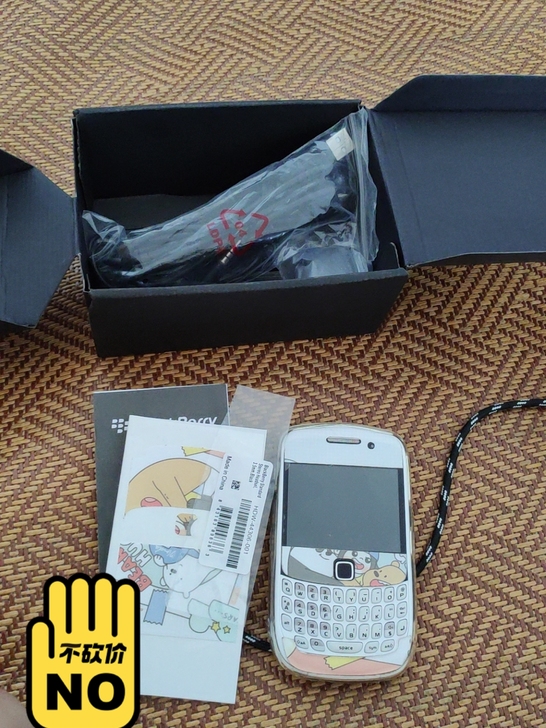 黑莓手机牌子忘了,买回来孩子不玩,可打电话...