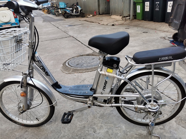 自用永久九成新电动车一辆，48v12A。充...