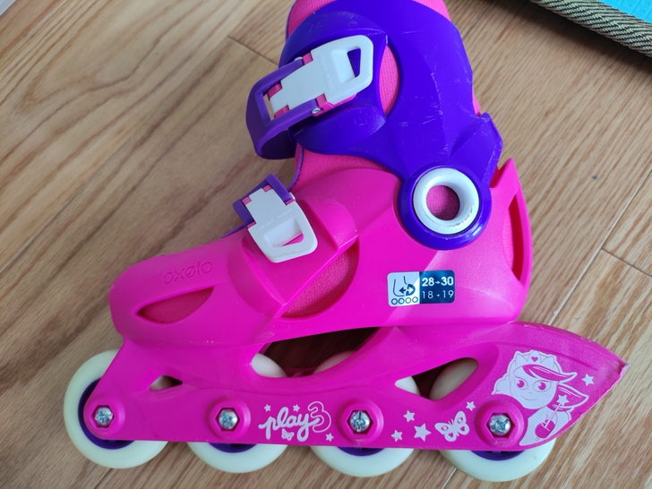 女童轮滑，28-30码，5-7岁可用。护具...