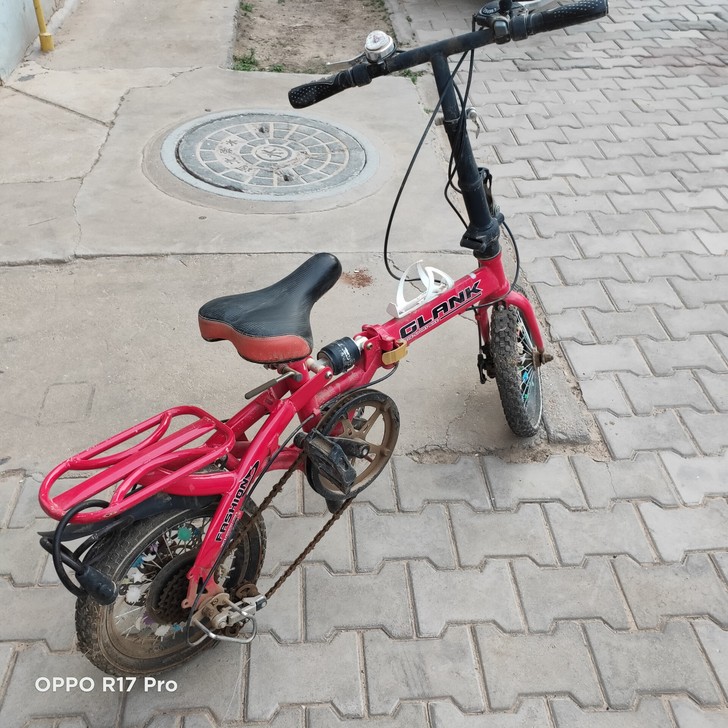 大人孩子都可以骑,折叠赛车。座子高低可调喜...