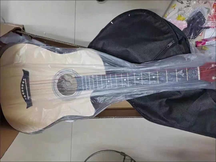 生日朋友送的499的吉他119出了，自己又...