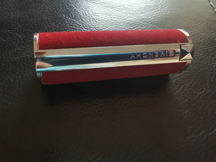 纪梵希红丝绒N33   ，元气奶茶橘色。余...