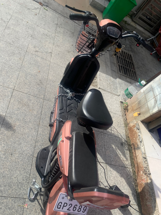 爱玛电动车带深圳牌转让 骑了一个月不到