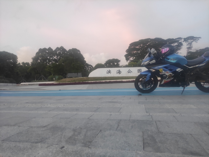 打算买拉力，出一台小忍者双缸水冷400CC...