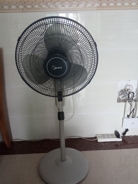 美的落地扇九成新，品牌型号 :FS40-1...