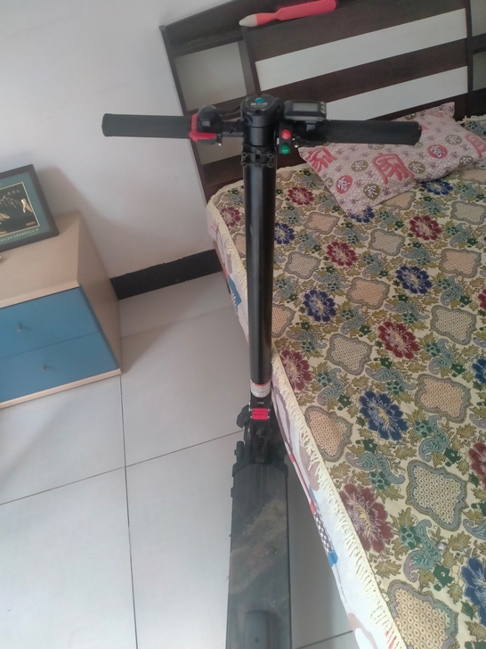 阿尔郎电动滑板车，速度快，电池好，容量足显...