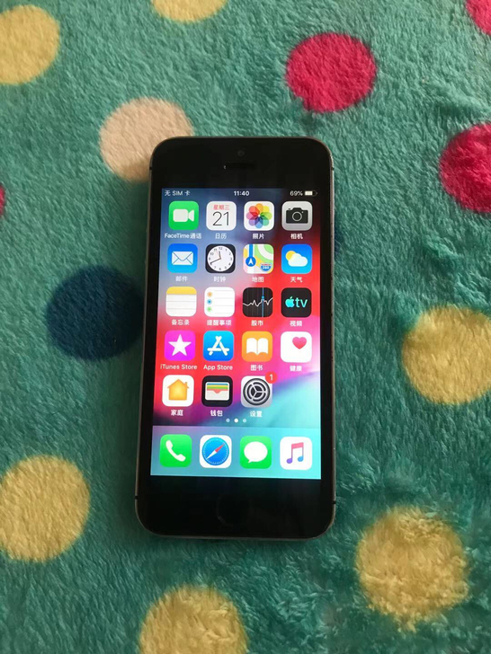 家里亲属换新款闲置的16G内存苹果5s手机...