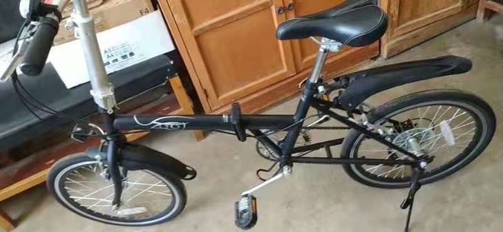 折叠自行车，