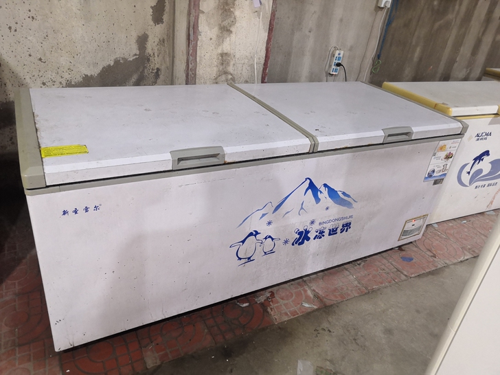 仓库到期，处理几个自用冰柜，大体尺寸如下：