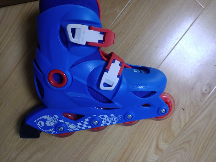30-32码全新品牌轮滑鞋