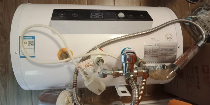 八成新博莱克DSZF-40CZ热水器家用储...