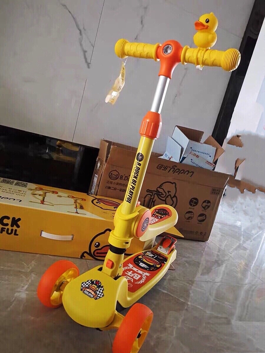 【闲置转让】乐的小黄鸭儿童滑板车可坐可折叠...