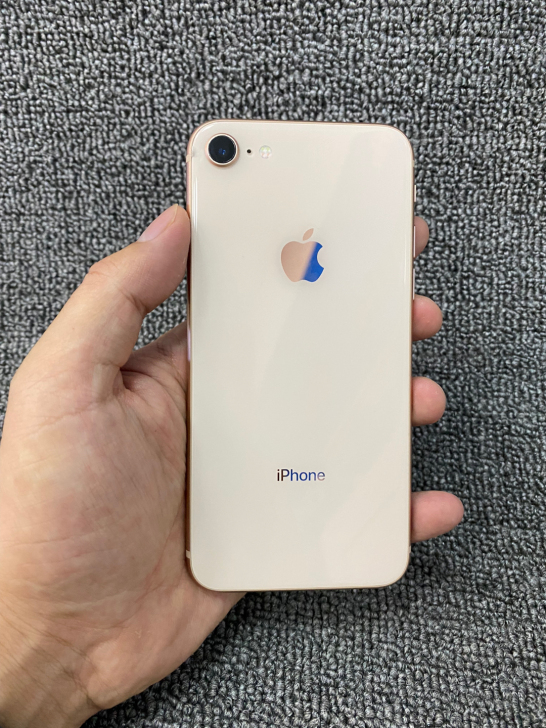 苹果8代，国行64G，啥问题没有，唯一瑕疵...