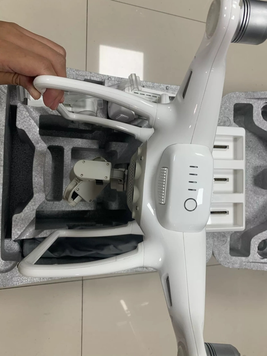 x9号大疆精灵四三电带管家，整体成色非常好...